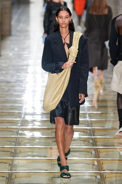 Look 33